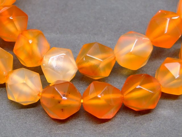 34245E　　カーネリアン 10mm スターカット ブレスレット 内径調節可 送料無料 天然石 パワーストーン