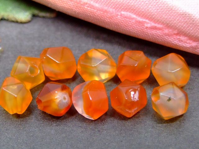 g3-144R　　今月の半額 わけあり カーネリアン 6mm スターカット 1粒売り ネコポス送料無料 天然石 パワーストーン