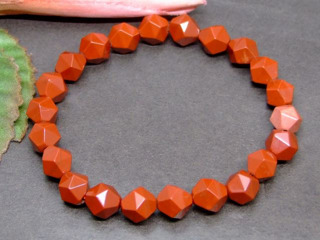 g3-1098M　　レッドジャスパー 8mm スターカット ブレスレット 内径調節可 送料無料 インド産 天然石 パワーストーン