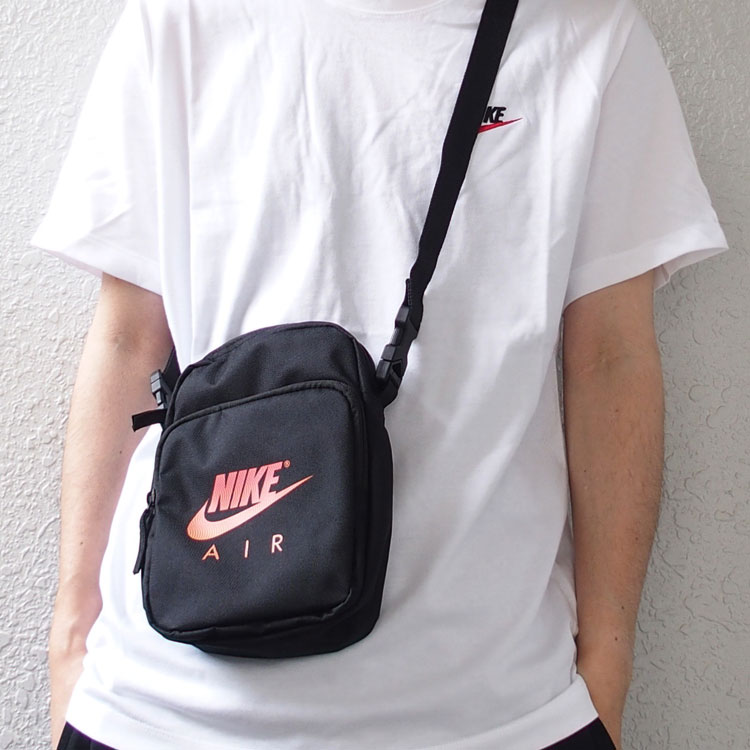 NIKE ナイキ ボディバッグ NIKE ヘリテージ エア ウェイビー クロスボディバッグ ショルダーバック 3L HRITG CRSSBDY-AIR WAVEY 斜めがけ メンズ レディース FV6611 【あす楽対応】