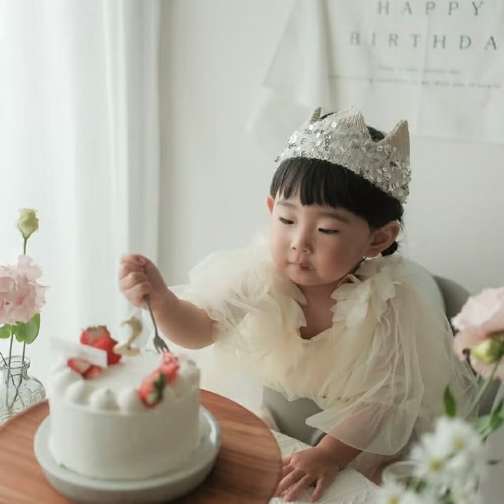 ������̵���� Knitted Crown [ silver sequin ] / Dasha Petrenko