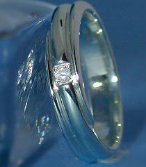 ☆送料無料（郵送）スポーティなラインのメンズ兼用リング ”オフィス レディー”