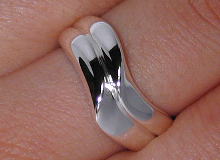 送料無料（郵送）”可愛いめ Vライン リング”