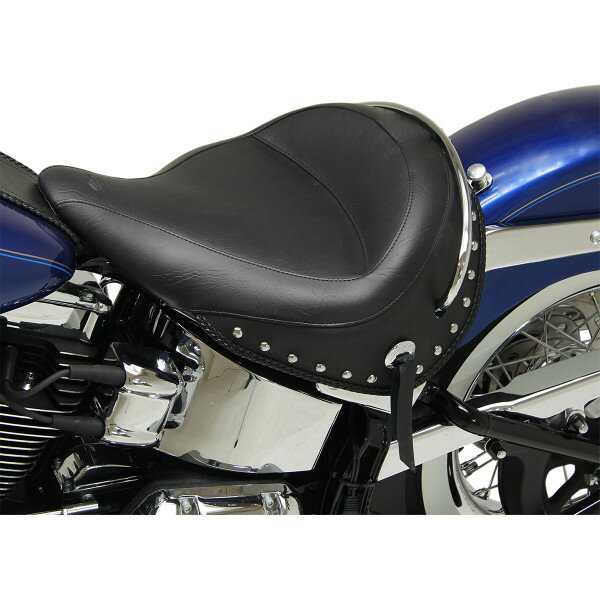 【USA在庫あり】 マスタング Mustang シート ソロ ワイド FLSTN スタッド 0802-0894 HD店