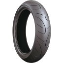 ブリヂストン BRIDGESTONE BATTLAX RADIAL BT090PRO用途:リア用リム径:18インチチューブレスタイプ標準リム幅(インチ):4.00許容リム幅(インチ):4.00-4.50偏平率:60%構造:ラジアル荷重指数:67(307kg)速度記号:H(210km/h)一本売り【バトラックス レーシング ストリート RS10 TYPE-R特徴】プロダクションレース・サーキット走行を楽しんだり、レースタイプでも安心して街乗りを志向するお客様のためのハイグリップラジアル。リアタイヤはプロスペックとし、シリカ・リッチコンパウンドを採用。ドライコンディション時でのタイヤの温まり、グリップ力とその持続性の向上と併せ、高いウェット・グリップ性能をも獲得。サイド部のパタン剛性バランスを強めることにより、コーナリング時の剛性が高まり、スライドコントロール性能が向上。サーキットで意図するライン取りが可能となり、高速安定性の向上とシミーの減少を実現。街中でも安心して乗ることができる。スリックライクなペイズリー・パタンは、ドライグリップの向上のみならず、接地感・スライドコントロール性能の向上をもたらした。さらに、溝配置をセンター部は多く、ショルダー部は少なくすることにより、直進時のウェット性能と旋回時のドライグリップ性能を両立。【代表車種】89年 ホンダ NSR250R90年-93年 ホンダ NSR250R88年-89年 ホンダ CBR400RR89年-95年 ホンダ VFR400R90年-94年 ホンダ ブロス40090年-91年 ホンダ ブロス65090年 ヤマハ TZR25098年-00年 カワサキ ZRX40001年-03年 カワサキ ZRX40004年-08年 カワサキ ZRX40098年-00年 カワサキ ZRX400-201年-03年 カワサキ ZRX400-204年-08年 カワサキ ZRX400-2MCR03066楽天 HD店