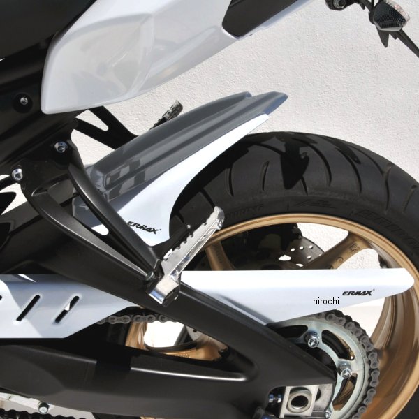 アルマックス ERMAX リアインナーフェンダー10年-17年 ヤマハ FZ8カラー:サテンブルー2010-2017※画像は参考となります。実際の色、素材、タイプは表記のものとなりますのでご注意下さい。※メーカーエンブレム、ステッカー等予告なく変更になります。ご了承の上ご購入をお願いします。※海外輸入品の為、納期予定は1-2ヶ月程度となります。予めご了承ください。正規輸入品【ERMAX】フランス製スクリーンで有名なERMAXは、世界中で販売されておりMotoGPやEnduranceSBKなどのレースシーンでも採用され数多くのレースを制しています。欧州の有名、高品質な製品とされています。730253108楽天 HD店