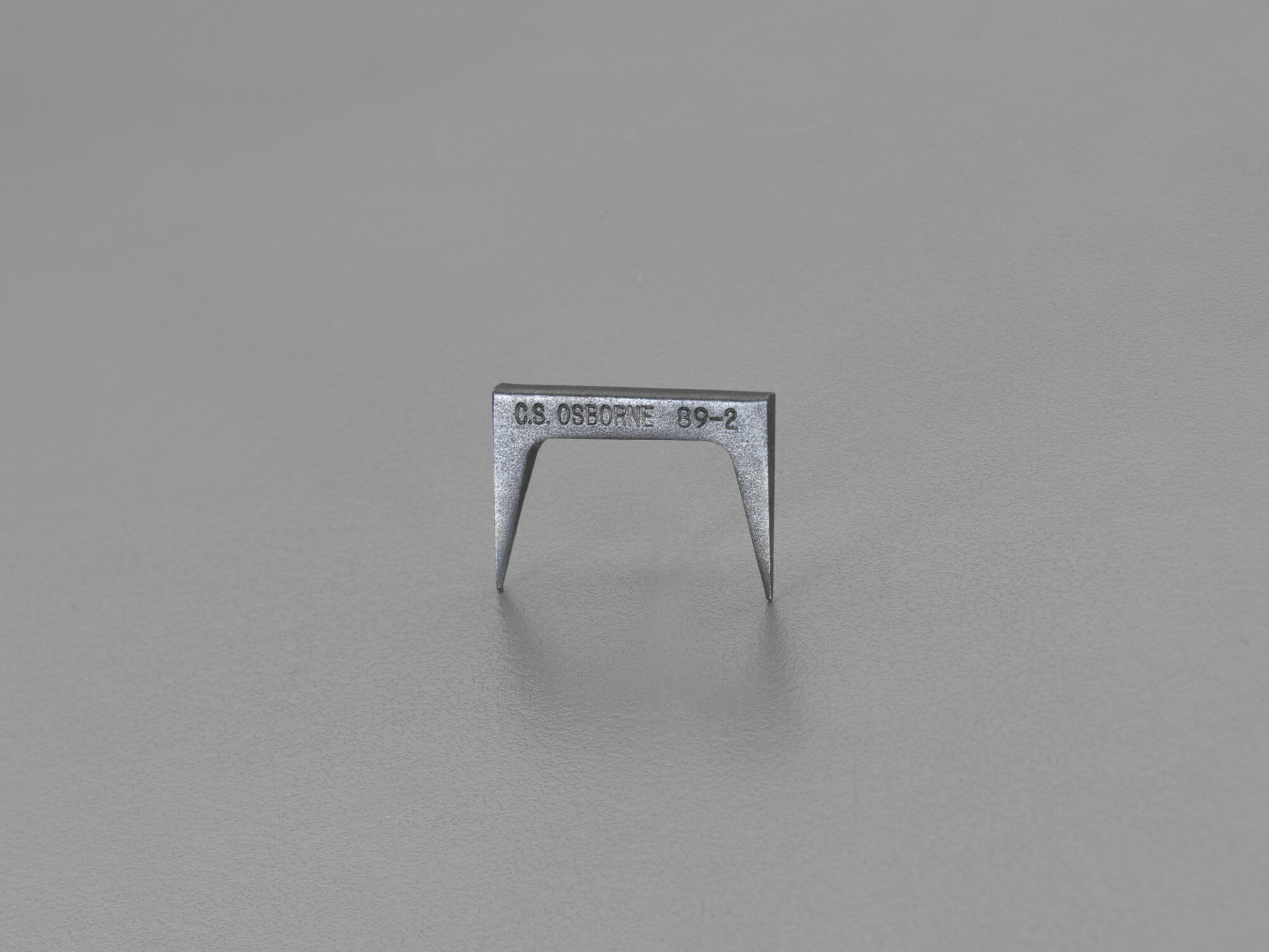 【メーカー在庫あり】 エスコ ESCO 89mm かすがい 家具用 000012249367 JP