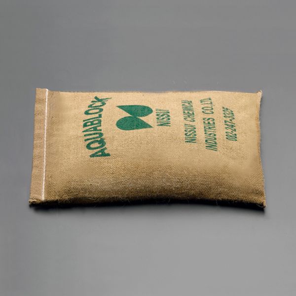 サイズ：420×300mm重量：吸水前：200g 吸水後：8kg入数：30枚材質：麻(吸水材：無毒性高吸水ポリマー)用途：家屋、店舗、車庫等の浸水防止 地下道、地階への流入防止 工事現場などへの流入防止再利用タイプ吸水スピードが早い2〜3回の再利用ができます積み上げた時に滑りにくく、強靭です。水を使用して作る土のうのため、土砂の少ない都市部での水害対策に最適軽くコンパクトなので緊急時の持ち運びが素早くでき、備蓄にも適しています紙おむつと同じ素材の無毒性高吸水ポリマーを天然の麻繊維で包んでいるので安全性が高く、環境にやさしい000012326997楽天 HD店　