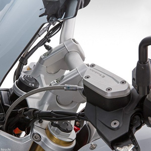 ワンダーリッヒ Wunderlich ERGOハンドルバーライザーBMW R1200R LC 水冷BMW R1200RS LC 水冷(※Wunderlich ハンドルコンバージョンキット搭載車)19年以降 BMW R1250R19年以降 BMW R1250RS(※Wunderlich ハンドルコンバージョンキット搭載車)ERGOハンドルバーライザーは高さを35mmアップさせ、さらに手前に25mmハンドルバーのポジションを変更します。欧州と日本人の体格の違いによるライディングポジションを補正し、乗りやすさはもちろん、疲労度の軽減にも大きく貢献します。EUの工業製品安全規格TUVで承認された信頼性の高い商品です。ジュラルミン削り出しの高精度、高強度製品。剛性が高く、取り付けたことにより剛性感が損なわれることはありません。取り付けに必要な物は全て含まれています。※BMW純正ナビホルダーとの併用不可※クラッチホースの取り回しを変更する必要があります。※写真は参考です。掲載写真の取り付け車種、カラーなど、写真と異なる場合がございます。※実際の製品は改良・仕様変更などにより、一部カラー、形状が異なっている場合がございます。W31000-301楽天 HD店