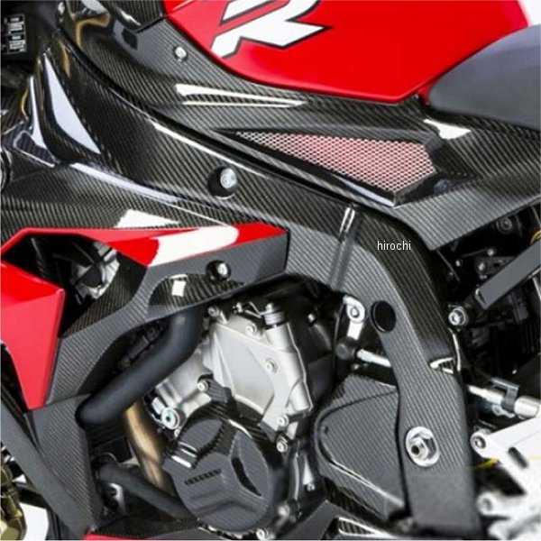 ワンダーリッヒ Wunderlich カーボンフレームカバー14年-16年 BMW S1000R左側流れるような美しい織り目を追求した加工技術の高さ、持つ者の優越感を満足させる洗練されたクオリティー。ドライカーボン製ですので、軽量・高強度のアイテムです。S1000Rの悩みである高温になるフレームの問題もこのフレームカバーで解消できます。※写真は参考です。掲載写真の取り付け車種、カラーなど、写真と異なる場合がございます。※実際の製品は改良・仕様変更などにより、一部カラー、形状が異なっている場合がございます。W36197-101楽天 HD店