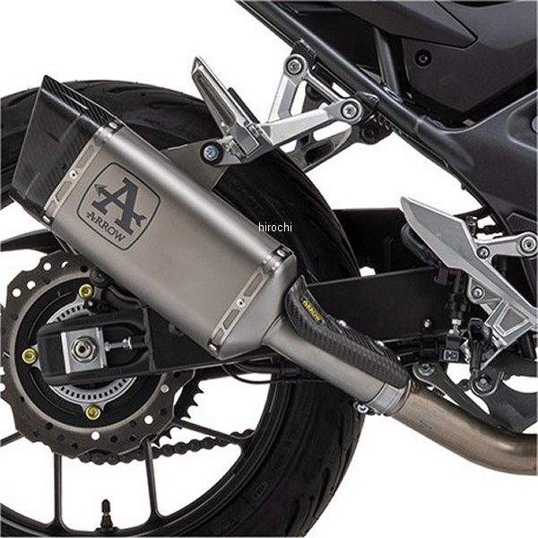 アロー ARROW スリップオンマフラー PISTA レーシング23年 ホンダ CB750 Hornetマフラータイプ:スリップオン PISTA レーシング型番:71008PTサイレンサー素材:チタン(カーボンエンド/バッフルなし)中間パイプ素材:ステンレス※公道走行不可。車検不適合商品となります。※海外輸入品の為、納期予定は3週間-2ヶ月程度となります。予めご了承ください。※画像は参考となります。実際の色、素材、マフラータイプは表記のものとなりますのでご注意下さい。※メーカーエンブレム、ステッカー等予告なく変更になります。ご了承の上ご購入をお願いします。別途販売専用バッフル商品型番(11014DB)正規輸入品【ARROW】イタリア製バイクパーツの雄、アローレーシングはレーシングパーツを企画するために生まれ、数多くのレースを制しています。レースで得た最新のデータは製品にフィードバックされ、 欧州の有名、高品質な製品とされています。71008PT楽天 HD店