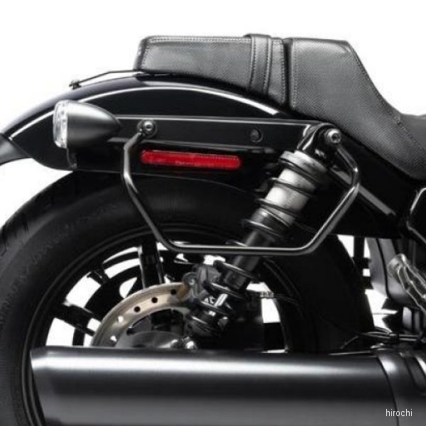 90202689 ハーレー純正 スローオーバー サドルバッグサポートキット ブラック22年以降 ハーレー RH975/S ナイトスター振り分けサドルバッグ（90202693）等のサドルバッグを装着する際、バッグがリアタイヤに巻き込まれないようガードします取付けはリアサスペンションのアッパーマウントボルトおよび、リアフェンダーストラットボルトと共締めするだけスペーサー、取り付け用ボルトが付属します左右ペア※本国手配後に急遽、供給不可となる場合がございます。あらかじめご了承のうえご注文ください。90202689楽天 HD店