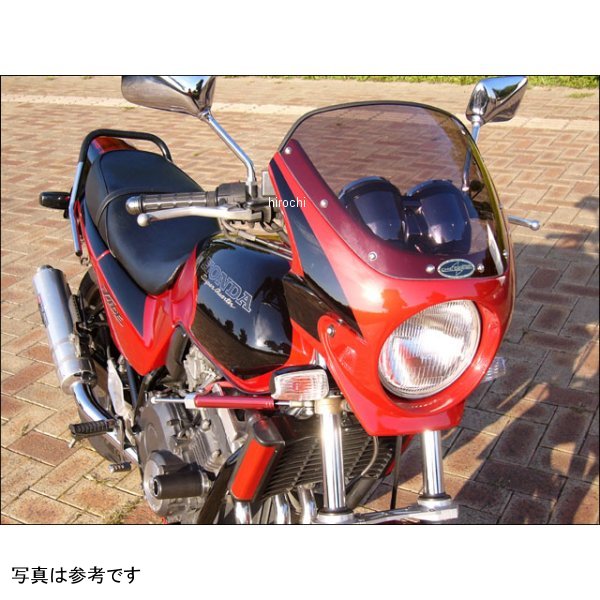 シックデザイン ロードコメット2 クリアJADE250/Sエッジの効いたフォルムで精悍なフロントフェイスを演出するビキニカウル。ライト左右ラバーマウント、下部リジットマウントの3箇所での確実な固定を実現しています。カウル本体はFRP多層構造、裏面サフェースマット仕上げ。ポリカーボネイト製スクリーンを標準装備。※未塗装品※メーカーオプションカラー変更可能。別途費用がかかる場合がございます。ご注文前にご希望をお問い合わせください。RCB08楽天 HD店
