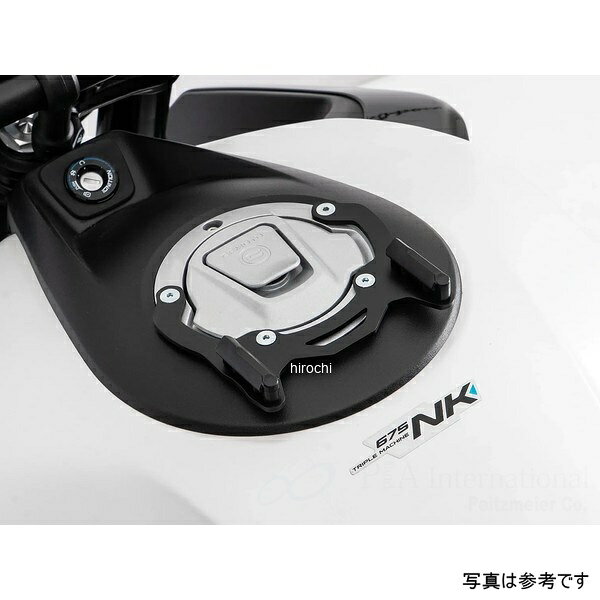 ヘプコアンドベッカー タンクリング MultiBASIC / マルチベーシック タンクバッグホルダー/レシーバーセット 25年- 125 NK25年- CFMOTO 125 NK バッグ側レシーバー付属 次の商品は取付不可 Street Enduro M Epic 16 CLICK BAG 1616年-24年 650 NK バッグ側レシーバー付属 次の商品は取付不可 Epic 725年- CFMOTO 675 NK バッグ側レシーバー付属 次の商品は取付不可 Street Enduro M Epic 16 CLICK BAG 1625年- 675 SR-R バッグ側レシーバー付属 次の商品は取付不可 Street Enduro M Epic 16 CLICK BAG 1622年-24年 CFMOTO 700 CL-X バッグ側レシーバー付属 次の商品は取付不可 Street Enduro M Epic 16 CLICK BAG 16 Epic 723年- CFMOTO 800 MT バッグ側レシーバー付属 次の商品は取付不可 Street Tourer M Street Tourer L Epic 11 CLICK BAG 11 Epic 13 CLICK BAG 13ヘプコ&ベッカーのタンクバッグとワンダーリッヒのタンクバッグを取り付けるためのペースとなる「マルチベーシック / MultiBASIC」バッグの車体への取付、 取り外しがワンアクションで可能です。「マルチベーシック / MultiBASIC」は独自の画期的なシステムで取付は乗せるだけで確実にホールドし、高速走行時でも安心してライディングを楽しむことができます。取り外しはロック解除用のひもを引きながらバックを浮かすだけで簡単な取り外しが可能です。驚くほど簡単な操作性と、スマートな形状、また高い安全性を高度な次元で実現しています。・ヘプコ&ベッカーのタンクバッグ「EPIC / エピック」「Street / ストリート」など数多くタンクバッグが搭載可能。・ワンダーリッヒのタンクバッグ「CLICK BAG / クリックバッグ」にも対応。ワンダーリッヒでは適合するホルダーがなかった車種でも「マルチベーシック / MultiBASIC」を利用することでワンダーリッヒのタンクバッグを搭載することができます。下記品番商品がこの商品に統合されています(全く同じ商品の為)516-7710-0001516-7642-0001516-7703-0001516-7704-0001516-7643-0001516-7708-0001516-019-5楽天 HD店