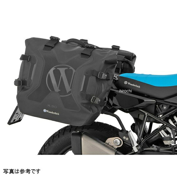 ワンダーリッヒ Wunderlich サイドバッグセット X-BAG X30 & サイドキャリア X-RACK F450GSBMW F450GS ※メーカーオプション アクラポビッチマフラー搭載車不可 ※純正ラゲッジラック搭載車不可「あらゆる方向からの強い噴流水にも耐える」防水性能 サイドバッグ「X-BAG X30」保護等級IPX6準拠の防水性能と高い耐久性で、ツーリングからアドベンチャーライドまで幅広く活躍。この商品はバッグとホルダーがセットになった商品となります。高い防水性 : 保護等級IPX6は「あらゆる方向からの強い噴流水にも耐える」ことができる防水性能を有しています。片側あたり 収納容量30リットル。耐荷重6kg。満足の大容量。スリムかつ軽量。ライディングフィールの変化を最小限に抑える。適所に樹脂骨格を施し、型くずれを防止。生地は耐摩耗性/耐擦傷性に優れており、茂みを通り抜けるシーンなども想定。防水性の高いロールクロージャを採用し、荷物の量に併せてバッグをコンパクトに纏めることが可能。6つのDURAFLEXバックル採用でサイズ調整を可能にし、同時にベルトのバタつきを抑止。さらに1箇所のキー操作で、キャリアへの設置とバックの開閉ロックが可能。ダブルロックシステムにより 簡単操作、鍵穴の少ないすっきりとした外観を実現しました。※専用キーが付属しています。容量 : 左右それぞれ30リットル、合計60リットル寸法 : 幅460mm × 高さ380mm × 奥行き250mmバッグの取付に必要なホルダー Wunderlich サイドキャリア「X-RACK Light」がセット。非常に堅牢な構造と、精密な設計によって高い安定性を実現。搭載した際の重量バランスの最適化にも重点が置かれ、走行時の安全性にも留意されています。さらに、L字型のキャリアはバッグを外した状態で目立ちにくく、車体のイメージを壊しません。高耐久パウダー塗装仕上げ。W40602-102楽天 HD店
