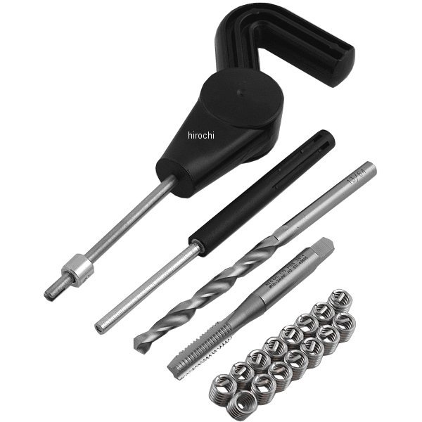 材質：ステンレス（SUS304）サイズ：#10-24【セット内容】リコイル（15個）、挿入工具、下穴用ドリル、リコイルタップ#2（中タップ）、マグネット式タング折取工具ケースサイズ：195X85X30(H)mm別途タップホルダーを使用ください。マグネット式タング折取工具とは、工具先端（マグネット付）をタングに当て、工具の頭部をハンマーで軽くたたくと、ノッチのところで簡単に折り取れます。また、折り取ったタングがマグネットに付きすぐに取り出せるので、タングが確実に折れていることが確認できます。中タップは最も一般的に使用するタップで、主に通り穴に使用します。4山のリードがあります。000012235569楽天 HD店　