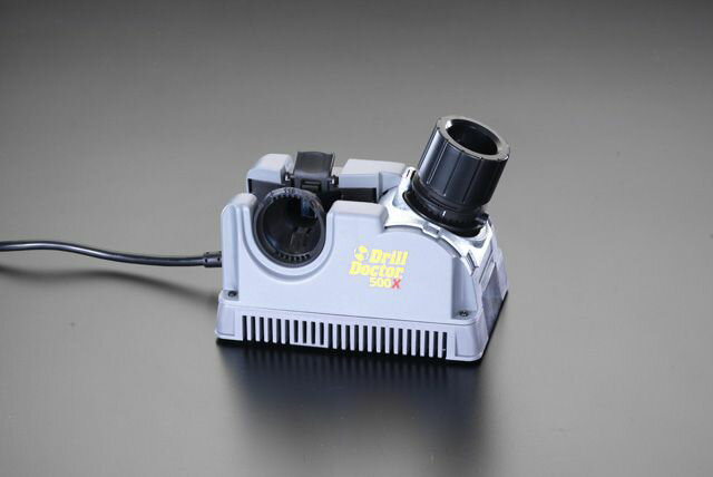 エスコ ESCO 2.5-13.0mm ドリル研磨機●電源…AC100V（50/60Hz）、750W●回転数…15000rpm●研磨範囲…2.5〜13mm●先端角…118°、135°●本体サイズ…126×196×115(H)mm●ケースサイズ…140×340×285(H)mm●コード長…1.8m(アース付)●重量…1.8kg。●セット標準付属品…チャック(2.5〜13mm用)研磨ホイール(#180)超硬、ハイス、チタンドリルにも使用できます。シンニングもできますセンタリング(センター出し)が簡単にできる　タイプです。別売のEA826EH-2を使用すれば19mmまで可能です。ダイヤモンド砥石使用000012071705楽天 HD店　
