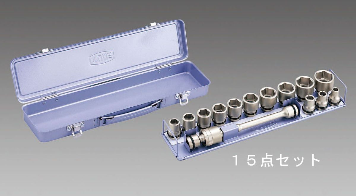 ●(セット内容)…●ソケットサイズ(6角)…10・12・13・14・17・19・21・22・24・26・27・30・32mm●エクステンションバー…150mm●差込角…1/2”●ソケット全長…38〜46mm●ケースサイズ…(W)400×(D)108×(H)50mm●重量…2.49kgボールジョイント　15点セットケース付き無電解メッキ仕上ピン・Oリングのついたインパクト用ソケットをそのまま収納可能。個々の製品が決められた位置に固定されるので、整理が容易です。000012223902 HD　
