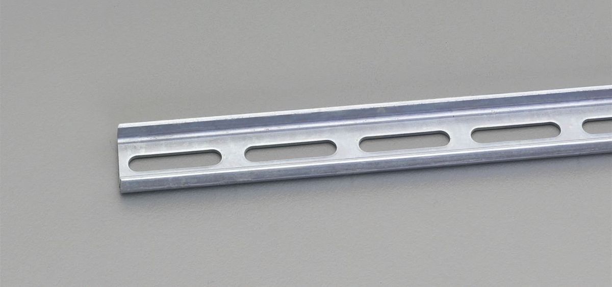 ●材質:スチール(ユニクロメッキ)●全長（L）:400mm●厚み（t）×幅（A）×高さ（H）:2.3×30.6×11mm●穴サイズ（D×D2）:40×8mm●重量:約258g000012224479 HD　