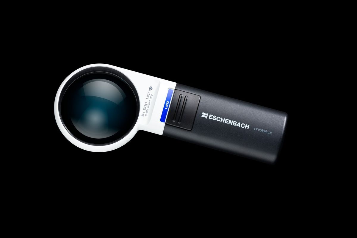 ●倍率…5倍●屈折率(m-1)…20●目とレンズの適正距離…14cm●レンズ径…58mm●全長…165mm●光源…LED球●電源…単3電池×2本(付属)●重量…112g●材質…レンズ：PXM光学樹脂、本体：ABS樹脂●レンズ種類…非球面(ア...