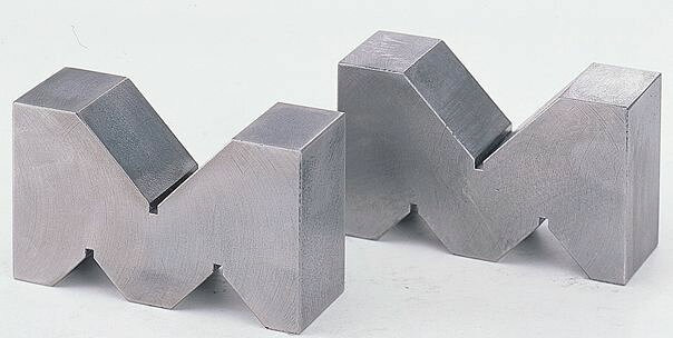 ●平行度…0.05mm●直角度…±0.05mm●V溝直角度…±0.08mm●材質…鋳鉄●サイズ(mm)…150×90×60●重量…10kg●入数…2個罫書用測定治具用として000012079805楽天 HD店　