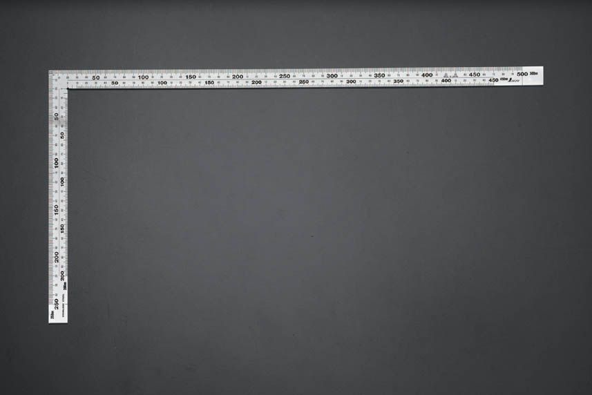 ●長さの許容値…±0.2mm●測定目盛…(外メモリ)500×250mm(内メモリ)450×200mm●重量…250g厚手幅広建築鉄工用表裏mm単位表示JIS規格品(EA720WA-50のみ)ステンレス製(SUS410)8段目盛(8つの面全てに目盛付)000012035475楽天 HD店　