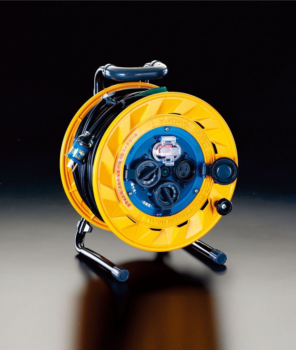 ●製品定格…100V5A●コンセント定格…2P・15A・125V・接地付●コンセント数…3個●電線仕様…VCTソフトン2.0mm2×3心●許容電流…15A（※ケーブルの能力値）●コード長…30m●サイズ…315×265×397mm●重量…8.1kg●漏電感度電流…15mA●漏電遮断器過負荷電流…15A回転ロック式コンセントキャップの完全防雨型、屋外用コードリール過負荷・短絡漏電遮断器付温度センサー、電源パイロットランプ、とび出しプラグ(2P/2P接地付兼用)付000012019806楽天 HD店　