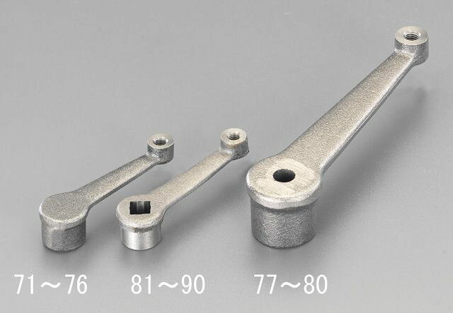 ●材質:スチール(FCD450)●穴形状:角●ねじサイズ:M6×1mm●サイズ(mm):A:40、B:24、C:18、E:10RoHS対応品ハンドル別売ハンドルはEA948CE-1--44からお選び下さい。入数は1個入りです。000012092314 HD