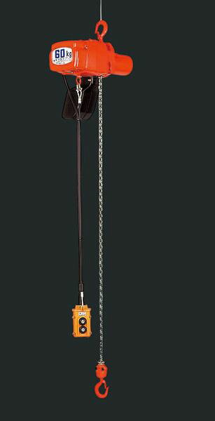 電源：単相100Vモーター出力：600Wスイッチコード長：2.5mフック間最小距離：395mm定格荷重(kg)：490揚程(m)：12巻上速度(m/分)：5重量(kg)：29.5屋根の低いところや巻上シロの少ないところでも容易に作業ができるショートヘッドタイプです。EA987DA-12楽天 HD店　