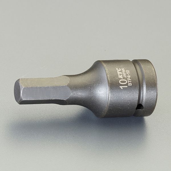 差込角：1/2”対辺(mm)：8全長(mm)：60ソケット差込部外径：25mm重量：101gAMBAC（アンバック）システム…独自のピン抜け防止機構で作業の安全性を向上先端六角部の長さを短くし、ねじれ剛性を高めた先端形状を採用。狭所作業でも使いやすいコンパクトなスタンダードタイプ。入数：1個EA164KJ-8楽天 HD店　