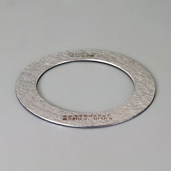 呼び径：65A厚み：3.0mm使用温度範囲：水系流体：-200〜215℃ 油系・ガス系流体：-200〜260℃適用流体：水、水蒸気、熱水、石油系炭化水素、アルコール、動植物油、熱媒油、芳香族炭化水素、有機溶剤、弱酸、弱アルカリ、塩類溶液、空気、排ガスなど材質：NBR、アラミド繊維、膨張黒鉛内フランジパッキンJIS5K膨張黒鉛を主成分としているため、耐熱性・耐蒸気性・耐食性にすぐれます傷が付きにくく、柔軟性に優れます入数：1枚EA351FM-65楽天 HD店