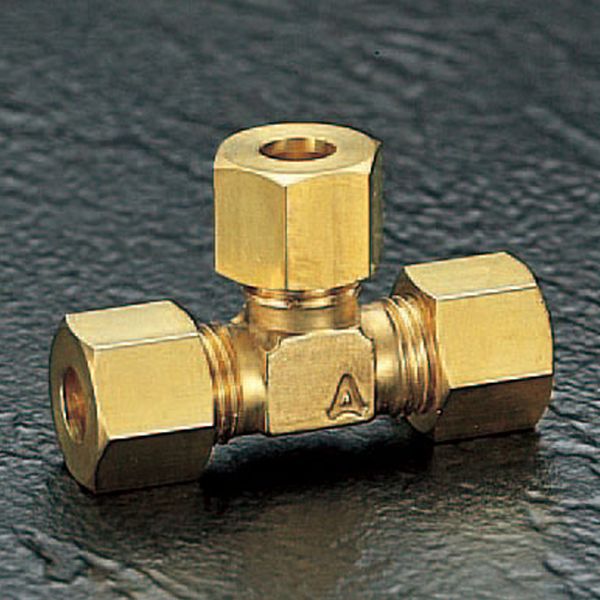 銅管用継手材質：真鍮使用圧力：3.45MPa（35kg/cm3）以下使用温度範囲：−50〜150℃ナット対辺：24mm銅管外径：12mm入数：1個使用流体：空気・水・油リング玉3個付属EA426AK-12A楽天 HD店　
