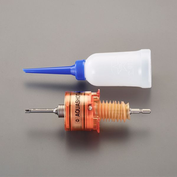 メーカー：ミヤナガ型番：AS060ST刃先径(mm)：6.0有効長(mm)：35セット内容：シャンクインパクト・ボディ・カッター・水ボトル六角シャンク：6.35mm電動機回転速度：1000〜3000min-1(二重絶縁、回転専用でお使いください。)適合材：磁器タイル・タイル・石材・瓦インパクトドリルで使用可能(100V電気ドリルでも使用可能)耐久性抜群給水タンクを本体に内蔵水を自動で刃先に供給。給水タンク不要で、ホースや回り止め棒も不要。身軽な作業を実現。カッターとボディはねじで結合されているので、刃先摩耗の場合は、カッターのみ交換可能。ボディとシャンクが簡単に脱着、他サイズも使用可能。硬質磁器タイルへの穴あけ作業に。石材の穴あけも可能。入数：1個000012339210楽天 HD店