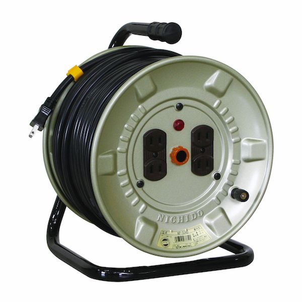・アースなしのシンプルな電工ドラムです。・電線種：VCT・電線仕様長さ(m)：50・電線仕様太さ(［［MM2］］)：2.0・電線仕様芯数(C)：2・定格電流(A)：4・限度電流(A)：15・コンセント仕様定格：15A・125V・コンセント仕様形状：［［二相2］］・コンセント仕様個数：4・通電ランプ：○・定格電圧(V)：100・本体色：シャンペンゴールド・屋内型・色：シャンペンゴールド・屋内型です。・雨天の屋外では使用しないでください。・巻いたまま使用すると焼損するおそれがあります。・生産国 日本・JANコード 4937305064269・質量 9.600kg・コード：566-6379 ・品目：NNP504DNNP-504D楽天 HD店