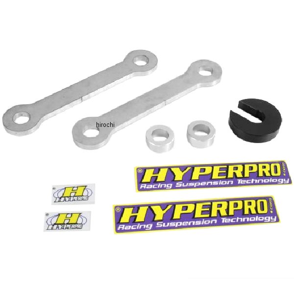 ハイパープロ HYPERPRO ローダウンリンクキット00年-08年 スズキ DR-Z400S05年-09年 スズキ DR-Z400SMプルロッド:約?40mmストロークリミッター付属サイドスタンド角度の変化(純正→装着後) DR-Z400SM 17°→ 12°/DR-Z400S 10°→ 5°必要カット量:DR-Z400SM 必要なし/DR-Z400S 20mmフロントフォーク最大突出量:DR-Z400SM 15mm/DR-Z400S 7mm※数値分のショートスタンドを別途ご用意頂くか、純正スタンドを数値分カットする必要があります。※車体バランスを得る為に、フロントセッティングを推奨します。リアサスペンションリンク部の交換で、ノーマルサスペンション位置を変更し、車高を下げるプレートです。スプリングをハイパープロ製に交換することも可能です。※リア側の変更に併せてフロント側を調整する必要があります。フォーク最大突出し量を参考に突出し量を調整して下さい。フロントプリロード調整機能がある場合は最弱に設定し、走行時にフルストロークしないようにオイル油面を調整する必要があります。22359008楽天 JP店　