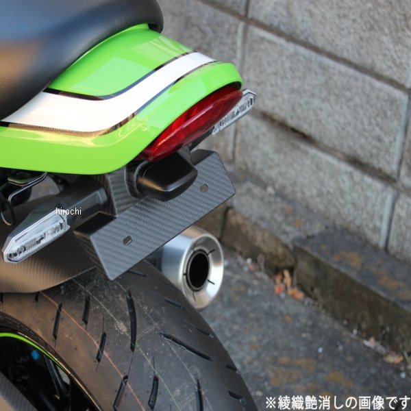 スピードラ SPEEDRA フェンダーレス ドライカーボンカワサキ Z900RSカワサキ Z900RS CAFEカラー:綾織艶あり【仕様説明】新基準の角度に適合純正ウィンカーとライセンスランプ対応純正荷掛けフック使用可能航空機などにも使われているプリプレグ(炭素繊維に樹脂を含浸させたシート状のもの)を使用し、バキュームパッキング処理し、オートクレーブで焼き上げる ドライカーボン製法を採用しております。ドライカーボンパーツは従来のウェットカーボンとは全く異なり、最新のカーボン加工技術を用いて生産されています。カーボンの持つ軽さと強度を最大限に引き出す、超軽量超強度を誇る製品です。車体のイメージに合わせられる4種類の仕上がりを取り扱っております。(画像をご覧ください)艶消しと艶有りはすべてUVカット加工済みですのでカーボンの弱点の紫外線にも耐えられます。CKA1109TG楽天 JP店　