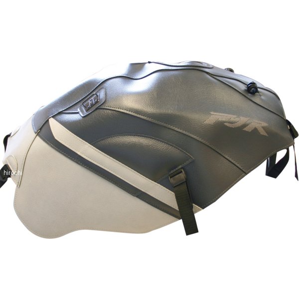 バグスター BAGSTER タンクカバー06年-13年 ヤマハ FJR1300カラー:アンスラサイト/グレー【仕様説明】・ヨーロッパのバイク文化が生んだタンクをカバーするという発想。・幅広いカラーバリエーションで、愛車のイメージチェンジに最適。・タンクの保護はもちろん、専用タンクバッグのベースとして使用可能。・マグネット式と違い、高速走行中にバッグが浮く心配は無し。※画像はタンクカバーのイメージです。※仕様変更によりバックルの色が写真と異なる場合がございます。1516H楽天 JP店