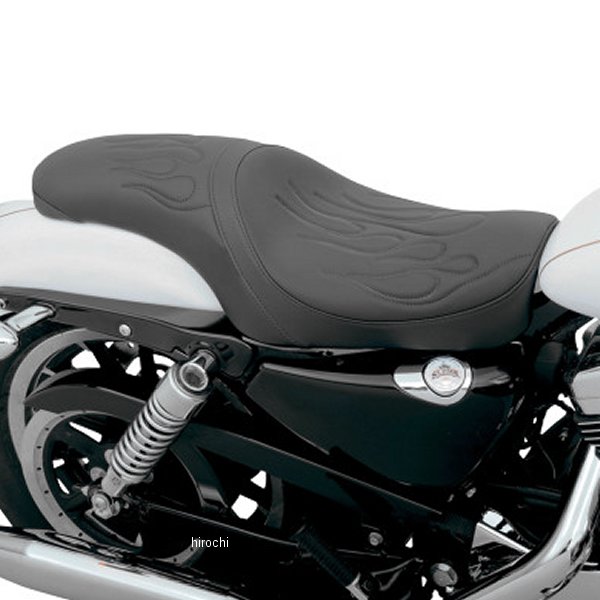 18年-20年 ハーレー XL1200NS Iron 1200 18年-19年 ハーレー XL1200XS Forty-Eight Special 16年-20年 ハーレー XL1200CX Roadster 14年-17年 ハーレー XL1200T SuperLow 1200T 12年-16年 ハーレー XL1200V Seventy-Two 11年-19年 ハーレー XL883L SuperLow 11年-17年 ハーレー 1200 XLCP 11年-12年 ハーレー Sportster 1200 XR 10年-22年 ハーレー Forty-Eight 10年-12年 ハーレー XR1200X 10年 ハーレー XR1200 09年-22年 ハーレー XL883N Iron 883 09年 ハーレー Sportster 1200 X XR 09年 ハーレー XL883 07年-12年 ハーレー XL1200N Sportster 1200 Nightster 07年 ハーレー XL50 50th Anniversary Sportster 07年 ハーレー 883 Roadster XLR 06年-11年 ハーレー XL1200L Sportster 1200 Low 06年 ハーレー XL1200L 06年 ハーレー XL1200R 06年 ハーレー XL883L 05年-10年 ハーレー XL883L Sportster 883 Low 05年-07年 ハーレー XL883R Sportster 883 Roadster 05年-06年 ハーレー XL883R 04年-19年 ハーレー XL1200C Sportster 1200 Custom 04年-09年 ハーレー XL1200R Sportster 1200 Roadster 04年-09年 ハーレー XL883C Sportster 883 Custom 04年-08年 ハーレー XL883 Sportster 04年-06年 ハーレー XL883C 04年-06年 ハーレー XL1200C ・クーラーシートの表面温度を14°Cまで下げ、耐久性を向上させ、従来の革やビニールに比べて長寿命を実現します。 ・最高の快適さとスタイリングのためカスタム成形ポリウレタンフォーム材を使用。 ・すべてのドラッグ製とほとんどのハーレー純正シーシーバーに対応します。 ※シートは、2.1ガロン(8L)タンク、3.3ガロン(12.5L)タンク、4.5ガロン(17L)タンクに適合します。ただし、2.1ガロン(8L)タンクと3.3ガロン(12.5L)タンクを備えたモデルは、シートとタンクとの間に隙間ができます。 ・アメリカ製。 ・厚さ1.75インチ(44mm)。 ・全体のシート長27インチ(686mm)。 ・ドライバーシートの長さ14.75インチ(375mm)。 ・ドライバーシート幅11インチ(279mm)。 ・リアシートの長さ11.75インチ(298mm)。 ・リアシートの幅5インチ(127mm)。0804-0399楽天 JP店