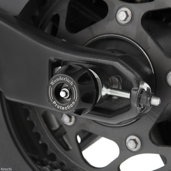 ワンダーリッヒ Wunderlich リアアクスルスライダー ダブルショックハーレー Pan America 1250ハーレー Pan America 1250 Specialリア用万が一の転倒時に車体をスライドさせ、車体へのダメージを軽減。ブレーキキャリバーなどを守るプロテクターとなります。リアアクスルへ簡単に設置が可能。特殊な弾性樹脂により、衝撃吸収性を有します。パットは抵抗値の異なる素材を使用した二重構造。アクシデントの初期段階では車体をスライドさせダメージを軽減。パットが削れるにつれ抵抗が増加し、車体を停止させます。※写真は参考です。掲載写真の取り付け車種、カラーなど、写真と異なる場合がございます。※実際の製品は改良・仕様変更などにより、一部カラー、形状が異なっている場合がございます。W90251-002楽天 JP店