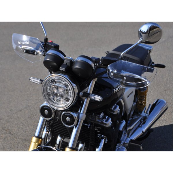 シックデザイン ガイラガントレット クリア17年-22年 CB1100RS/EX走行風よりライダーの拳や指先を保護するナックルガード。シールド本体はポリカーボネイト製で、色はクリアです。十分な強度をもたせた取付けステーは高い風圧を受けてもガタツキが出ないように考慮された形状を持ち、左右のミラーに共締めするだけのボルトオン設計です。GG60C楽天 JP店