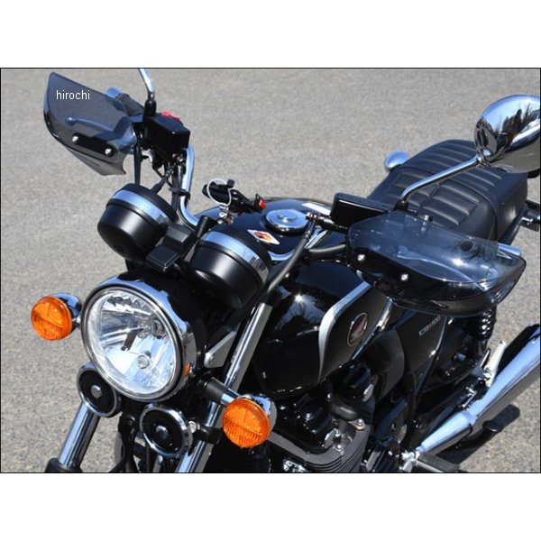 シックデザイン ガイラガントレット スモーク19年-21年 CB1100走行風よりライダーの拳や指先を保護するナックルガード。シールド本体はポリカーボネイト製で、色はスモークです。十分な強度をもたせた取付けステーは高い風圧を受けてもガタツキが出ないように考慮された形状を持ち、左右のミラーに共締めするだけのボルトオン設計です。GG60D楽天 JP店