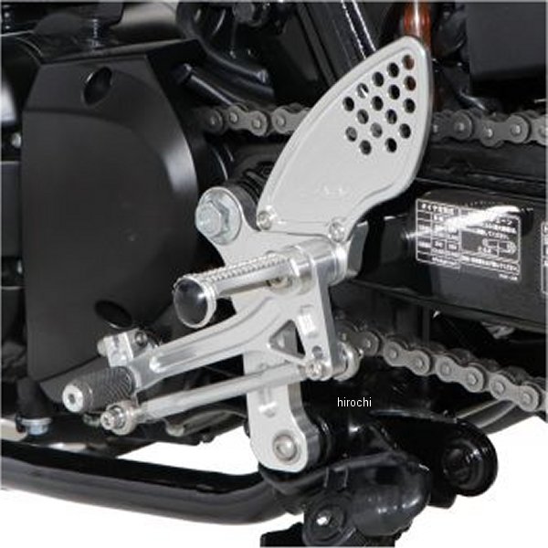 アクティブ ACTIVE バックステップ21年-23年 ホンダ GB350Sカラー:シルバーポジション:BACK48.6mm / UP46.6mmライダーとの一体感を高める1ポジションのバックステップ。極力装飾を抑えたシンプルで洗練された輪郭はネオクラシックマシンによく似合うシルエット。さらに精度の高い加工技術で思い通りの正確な操作性を備えています。■操作性を追求シフトリンクやブレーキアームの位置や角度を最適にすることで快適なシフト・ブレーキタッチに。エッジの効いたステップバーは切削溝が適度に食い込みスポーツライディングをサポート。■ボルトオン&純正パーツ対応純正ブレーキホース、スイッチキット使用可。■153GARAGE セパレートハンドル&トップブリッジキットとの組み合わせがオススメ。スポーツライディングに適した“カフェレーサー”の理想的なポジションを叶えます。【153GARAGEとは？】…ネオクラシックバイクが持つ雰囲気をデザインに盛り込み、自由な発想でものづくりするアクティブのオリジナルブランドです。15311001S楽天 JP店