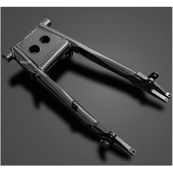 ピーエムシー PMC 強化型丸鉄スイングアーム スタビ無し 72年-75年 Z172年-75年 カワサキ Z173年-75年 カワサキ Z276年 カワサキ KZ90076年-77年 カワサキ Z750A4/A5純正然としたルックスに、圧倒的な機能性を融合――従来の強化レーシングタイプをベースにスタビライザー無し仕様として新たに登場。STDルックを追求、4本出しマフラー装着時に発生しやすかったスタビライザーとの干渉を解消しました。厚み2.3mmの高剛性炭素鋼管のメインパイプを採用し、ラジアルタイヤや補強フレームにも対応可能な高いスタビリティを確保。高精度ラインボーリング加工を施したピボット部にはニードルベアリングを4個内蔵し、サスペンション本来の性能を引き出し、走りの質を向上。グリスニップル装備でメンテナンス性にも配慮。表面仕上げには、塗装耐久性の高いアクリル焼付塗装を採用。サスペンションマウント幅は25mm、付属オフセットカラーによりSTD／+5mm両方に対応専用治具によるベント加工で、タイヤ円周部の内幅を170mmに設定し、160サイズまで装着可能。Z1/Z2のドラムブレーキに対応し、純正ホイールやブレーキ周りはボルトオン装着可能。Z1000MK2／Z750FX-1等リアディスクホイール車にも対応（※要トルクロッド位置変更）。※チェーンケースマウント位置は純正同様ですが、バタつき防止ブラケットが無いため、メッキチェーンケース（品番73-265）のご使用を推奨いたします。74-1705楽天 JP店