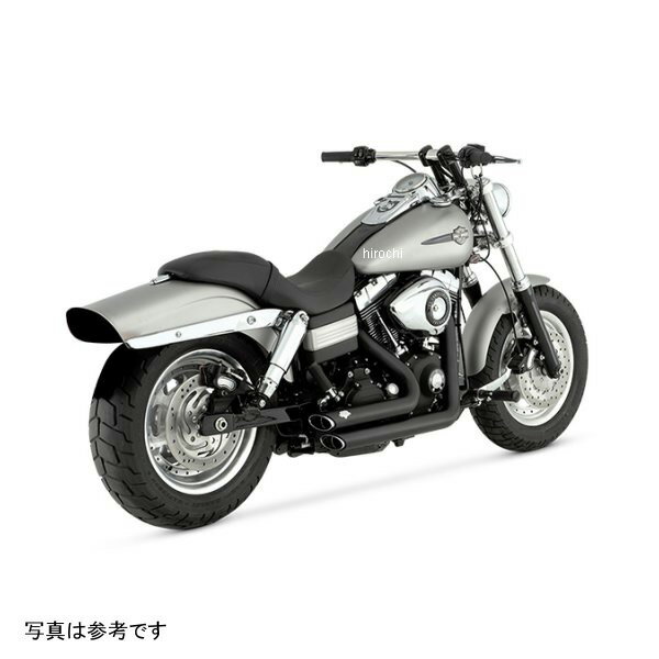 1800-2602 バンス＆ハインズ VANCE&HINES ShortShots Staggered PCX ショットスタッガード ブラック マフラー 06年-11年 ハーレー ダイナファミリー06年-11年 ハーレー ダイナファミリーバンスの革新的な触媒技術PCX(Power Chamber Exhaust)仕様、トルク向上と米国排ガス規制に対応するクリンリネスを実現。ショートタイプの2-2タイプエキゾースト。リアタイヤ手前でスラッシュカットされたエキゾーストはスタイリッシュな2重構造で、ショートタイプならではのバンス＆ハインズ伝統のホットロッドサウンドを奏でます。また、車体を軽快に見せることはもちろん、リアタイヤの露出が増え、ホイールカスタムを目立たせる効果もあります。フルカバーヒートシールドでマフラー焼けが無く、美しい輝きを保ちます。販売備考：旧品番47217のキャタライザー仕様。オプションバッフル設定無し。47317楽天 JP店