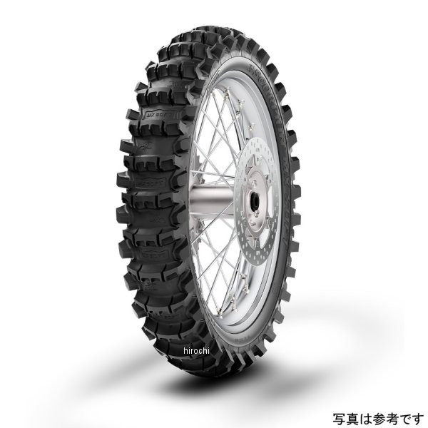 ピレリ PIRELLI スコーピオン MX SOFT 80/100-12 NHS 50M リアリム径:12インチ用途:リアタイヤ幅:80偏平率:100最も汎用性が高く、勝利をもたらすソフト・リア・セレクション。競技、トレーニング、そしてただ楽しむために。・マッド＆サンドコンディションに対応した純然たる競技用タイヤ・あらゆる使用条件で効果的です：レース、トレーニング、または単に楽しみのために！・優れたトラクションとセルフクリーニング特性により、レース開始直後から最高速度を実現 ・競技全体を通して、ソフト路面で効果的で信頼できるパフォーマンスを維持する特別なカーカス・泥や砂地でも最大のトラクションを発揮するブレードレイアウトのリアタイヤブロック・トレッドパターンとコンパウンドは、MX競技において最も権威のある選手の貢献により開発※すべてのNHS(Not Highway Service)モーターサイクルタイヤは、純粋なレース専用であり、公道では使用できません。したがって、使用にあたってはMOTOCROSS RANGEを参照するか、最寄りのレーシングディーラーにお問い合わせください。ソフトコンディションでの高いトラクション、ライン保持性能と確かな安定性。ダブル・コンパウンド・レイヤーでレース環境下での熱および動的ストレスに対する最大限の耐性を実現。何周にも渡るレースでのパフォーマンスの持続性を発揮します。特殊HP(高弾性ポリエステル)カーカスにより、過酷なレース環境でも安定した高パフォーマンスを発揮します。3659100楽天 JP店