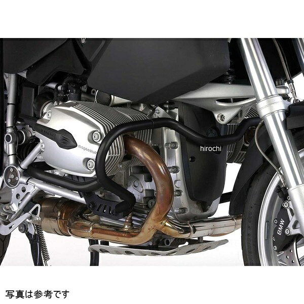 ヘプコアンドベッカー HEPCO&BECKER エンジンガード 04年-12年 R1200GS04年-12年 BMW R1200GSBMW R1200GS セーフティカスタムパーツR1200GS 空冷のカスタムパーツヘプコ&ベッカー製 R1200GS 空冷 エンジンガードはなぜ欧州の玄人から、多くの支持を受けるブランドとなったのでしょうか。安心感の提供ヘプコ&ベッカーのエンジンガードを搭載する利点は、何よりも不安からの開放です。立ち転けや転倒、その修理代など、ベテランでもヒヤッとすることがあります。ヘプコ&ベッカーではツーリングを心から楽しむことを目指し、製品を開発、お届けしています。高い安全性万が一の有事から車体を守ります。直接のダメージを防ぐだけでなく、衝撃を多点に分散し、全体的にダメージを少なくする効果が期待できます。地面と車体の間への足の挟み込みなども防ぐことも大事な機能です。品質の差別化ヘプコ&ベッカーのエンジンガードにはパイプ内部に性質の異なる特殊強化パイプをさらに1本追加させた2重構造を採用。肉厚スチールの加工が施されている車両接合ポイントはトライ&エラーより導きだされた耐衝撃性に優れた構造です。また多点支持や、パイプのつなぎ方も差し込みタイプとすることで、充分な強度を確保。これらのこだわりを元に、各所にツーリングライフの向上に貢献できるよう工夫が施されています。502-918-0001楽天 JP店