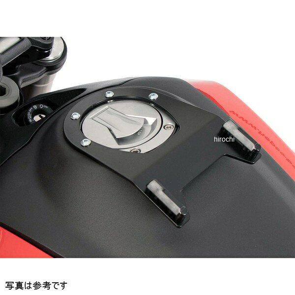 ヘプコアンドベッカー タンクリング マルチベーシック タンクバッグホルダー/レシーバーセット 19年-23年 V85TT19年-23年 モトグッツイ V85TT バッグ側レシーバー付属 次の商品は取付不可 Street Enduro M Epic 11 CLICK BAG 11 Epic 13 CLICK BAG 13 Epic 16 CLICK BAG 16 Epic 724年- モトグッツイ V85TT バッグ側レシーバー付属 次の商品は取付不可 Street Enduro M Epic 11 CLICK BAG 11 Epic 13 CLICK BAG 13 Epic 16 CLICK BAG 16 Epic 724年- モトグッツイ V85TT Strada バッグ側レシーバー付属 次の商品は取付不可 Street Enduro M Epic 11 CLICK BAG 11 Epic 13 CLICK BAG 13 Epic 16 CLICK BAG 16 Epic 720年 モトグッツイ V85TT Travel バッグ側レシーバー付属 次の商品は取付不可 Street Enduro M Epic 11 CLICK BAG 11 Epic 13 CLICK BAG 13 Epic 16 CLICK BAG 16 Epic 724年- モトグッツイ V85TT Travel バッグ側レシーバー付属 次の商品は取付不可 Street Enduro M Epic 11 CLICK BAG 11 Epic 13 CLICK BAG 13 Epic 16 CLICK BAG 16 Epic 7ヘプコ&ベッカーのタンクバッグとワンダーリッヒのタンクバッグを取り付けるためのペースとなる「マルチベーシック / MultiBASIC」バッグの車体への取付、 取り外しがワンアクションで可能です。「マルチベーシック / MultiBASIC」は独自の画期的なシステムで取付は乗せるだけで確実にホールドし、高速走行時でも安心してライディングを楽しむことができます。取り外しはロック解除用のひもを引きながらバックを浮かすだけで簡単な取り外しが可能です。驚くほど簡単な操作性と、スマートな形状、また高い安全性を高度な次元で実現しています。・ヘプコ&ベッカーのタンクバッグ「EPIC / エピック」「Street / ストリート」など数多くタンクバッグが搭載可能。・ワンダーリッヒのタンクバッグ「CLICK BAG / クリックバッグ」にも対応。ワンダーリッヒでは適合するホルダーがなかった車種でも「マルチベーシック / MultiBASIC」を利用することでワンダーリッヒのタンクバッグを搭載することができます。下記品番商品がこの商品に統合されています(全く同じ商品の為)516-561-0001516-554-0001楽天 JP店