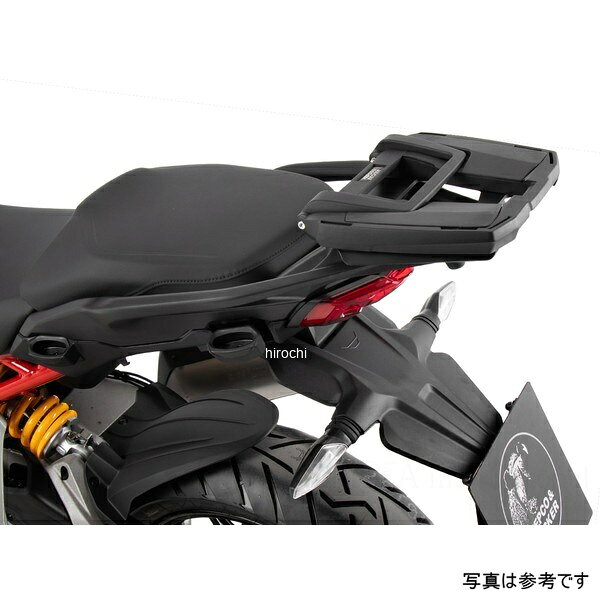 ヘプコアンドベッカー HEPCO&BECKER トップケースホルダー イージーラック 21年-24年 Multistrada V421年-24年 ドゥカティ Multistrada V4 21年-24年 ドゥカティ Multistrada V4S 21年-24年 ドゥカティ Multistrada V4S Sportムルティストラーダ V4 / Multistrada V4のカスタムパーツムルティストラーダ V4 / Multistrada V4用 トップケースキャリア。ツーリングや街乗りでも使いやすく便利なヘプコ&ベッカーのトップケースを搭載する為のベースとなるキャリア。アルミ製で軽く丈夫に造られており、ケースを付けていなくても現代のバイクに違和感なく溶け込むデザインです。2種類のホルダーをラインナップ。ヘプコ&ベッカーのトップケースを安全に取り付けるための位置決めガイド(垂直に立っている部分)が、折りたたみタイプと固定タイプの2種類をラインナップ。お客様の使用スタイルによってお選びいただけます。折りたたみタイプ Easy rack / イージーラック位置決めガイドが折りたたみ式のため、簡単にフラットな簡易キャリアとなります。トップケースを必要としないような、ちょっとした荷物を載せる場合に便利です。固定タイプ Alu rack / アルラック位置決めガイドがボルトで固定されたタイプ。取り外せばフラットな簡易キャリアとなります。ケースを取り付けたまま使用することが多い場合にお勧め。リーズナブルな価格も魅力。その他、付属の取付用フレームなどは共通です。高耐久パウダー塗装仕上げ。※写真のEasylackは位置決めガイドを折りたたんだ状態、Alurackは位置決めガイドを取り付けた状態です。662-7614-0101楽天 JP店