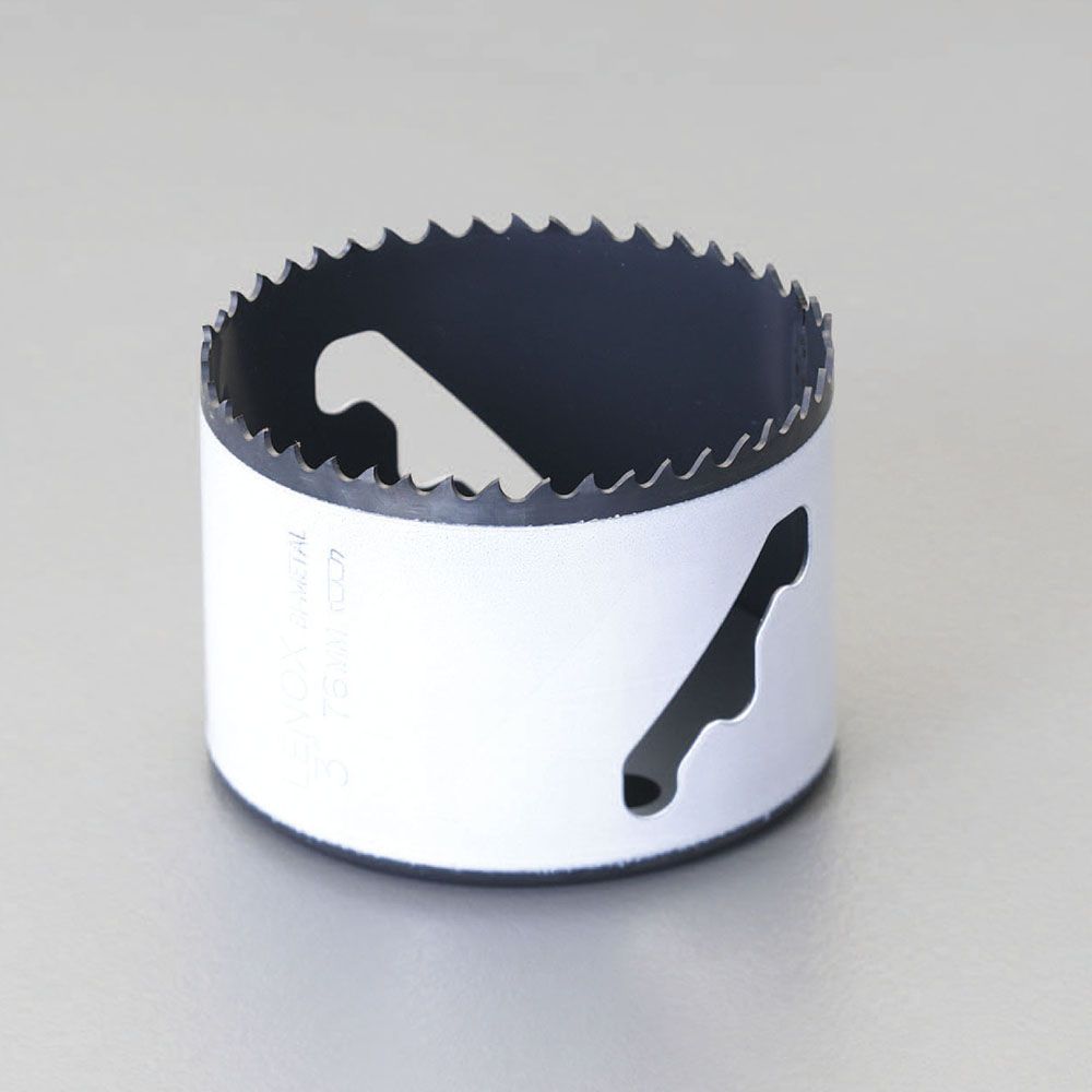 ●材質…刃先：ハイス鋼、背部：特殊バネ鋼のバイメタル構造●刃先硬度…HRC63〜65●穴あけ深さ…最大38mmまで可能●用途…ステンレス2mm厚、鉄0.8〜5mm厚、木材、エンビ管、排水ますまで幅広く使用可能●有効長…38mm●サイズ…41mmつばがないので貫通しますホルソーとアーバーが取替方式になっているので経済的です。000012018060楽天 JP店　