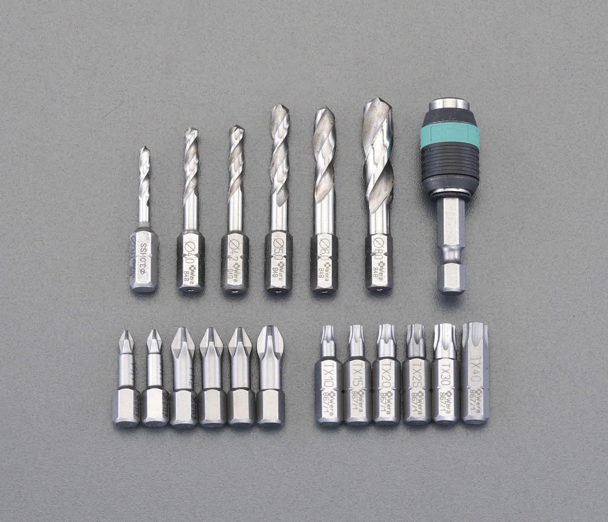 ●(セット内容)…19点セットビットホルダー×1鉄工用ドリルビット：3.0mm・4.0mm・4.2mm・5.0mm・6.0mm・8.0mm×各1本(+)ビット：＃1×2本、＃2×3本、＃3×1本トルクスビット：T10・T15・T20・T25・T30・T40×各1本収納ケース付●ビットホルダー…・六角軸：6.35mm(1/4”)・全長：50mm●鉄工用ドリルビット(直径×全長)…・3.0×38mm・4.0×44mm・4.2×45mm・5.0×50mm・6.0×50mm・8.0×51mm・六角軸：6.35mm(1/4”)●(+)ビット…全長：25mm●トルクスビット…・六角軸：6.35mm(1/4”)・全長：25mm●ケースサイズ…100×130×45mm●総重量…214g000012213449楽天 JP店　